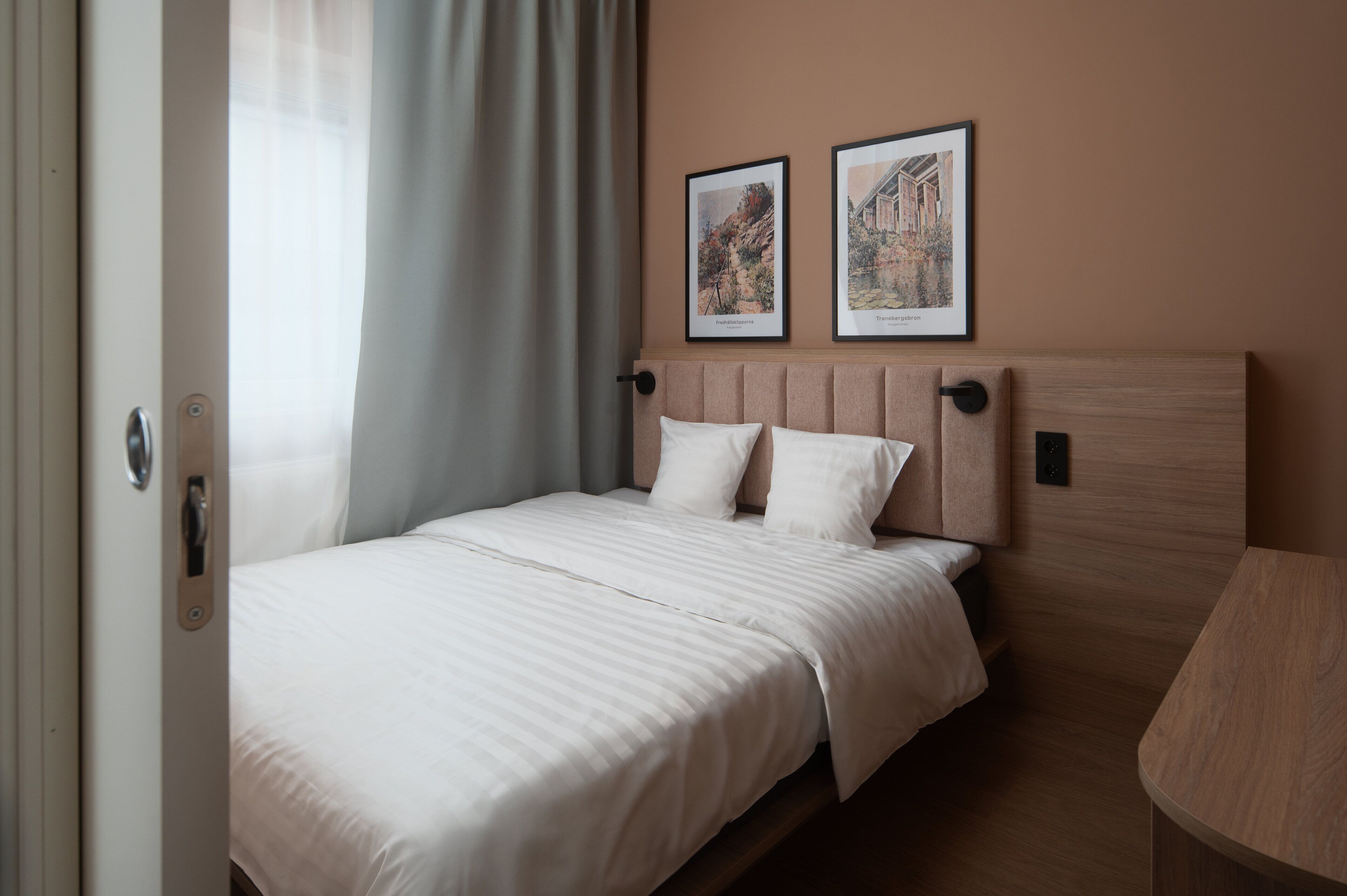 2 bedrooms, blackout curtains, free wifi, bed sheets