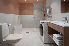Two Bedroom Apartment | Cortinas opacas, wifi gratis, ropa de cama