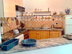 Apartment, 2 Schlafzimmer, Raucher, Balkon | Eigene Küche | Herdplatte, Wasserkocher mit Kaffee-/Teezubehör