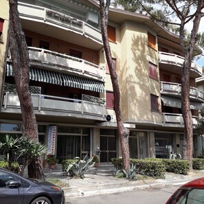 Property entrance - The Residence of the Ronchi (Massa)
