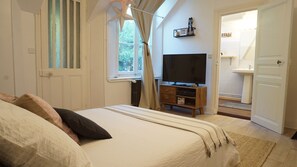 5 Schlafzimmer, Bügeleisen/Bügelbrett, WLAN