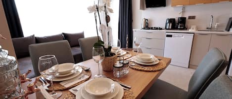 Luxury Condo, 1 Double Bed with Sofa bed, Hot Tub, City View | Private kitchen | Full-size fridge, microwave, oven, stovetop