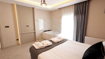 Appartamento Luxury, 1 letto matrimoniale con divano letto, idromassaggio, vista città | Biancheria in cotone egiziano, biancheria da letto di alta qualità