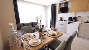 Smart TV 120 cm con canali satellitari, TV, stampante