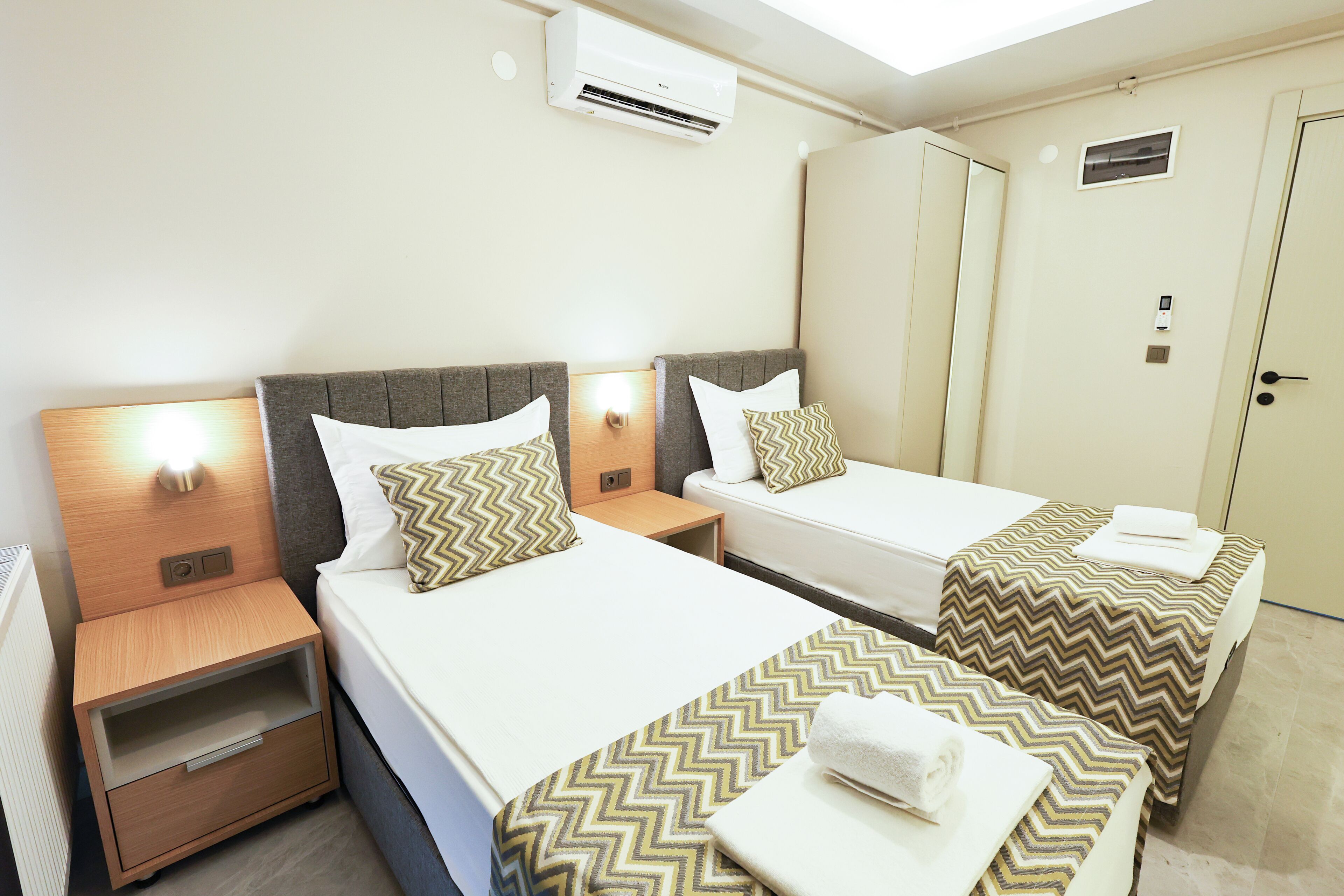 luxury duplex, multiple bedrooms, jetted tub, mountain view | 1 bedroom, egyptian cotton sheets, premium bedding, down duvets