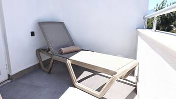 Luxury-Apartment, 1 Doppelbett und Schlafsofa, Whirlpool, Stadtblick | Terrasse/Patio