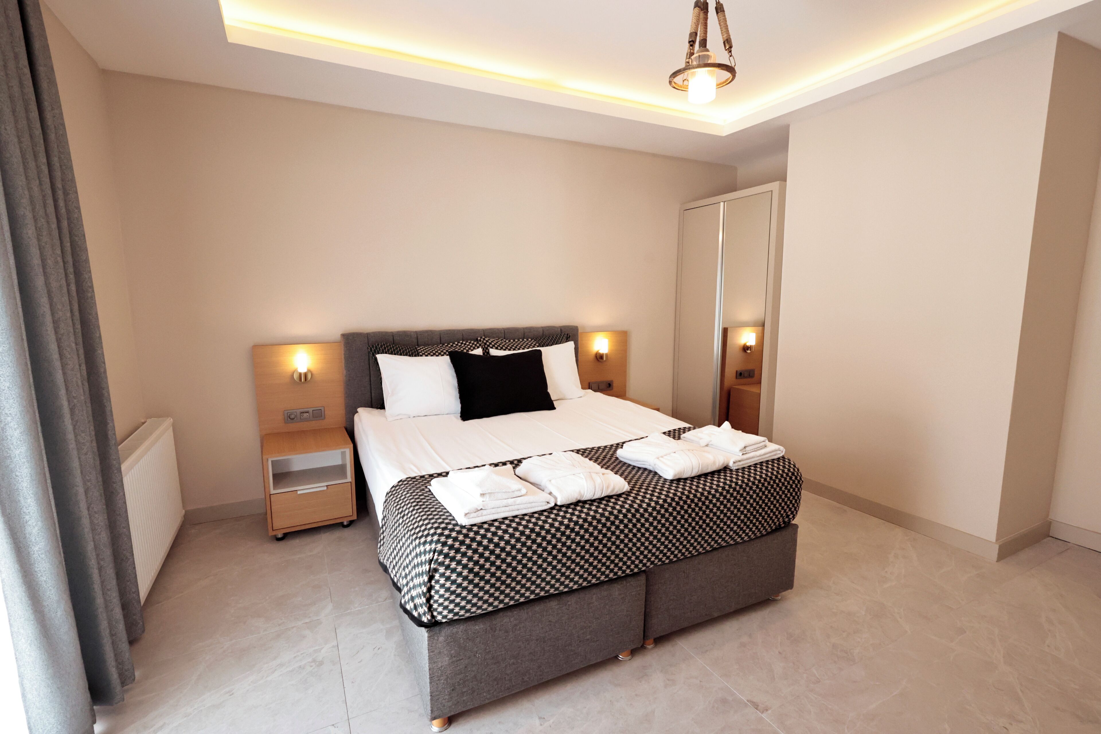 luxury condo, 1 double bed with sofa bed, hot tub, city view | 1 bedroom, egyptian cotton sheets, premium bedding, down duvets