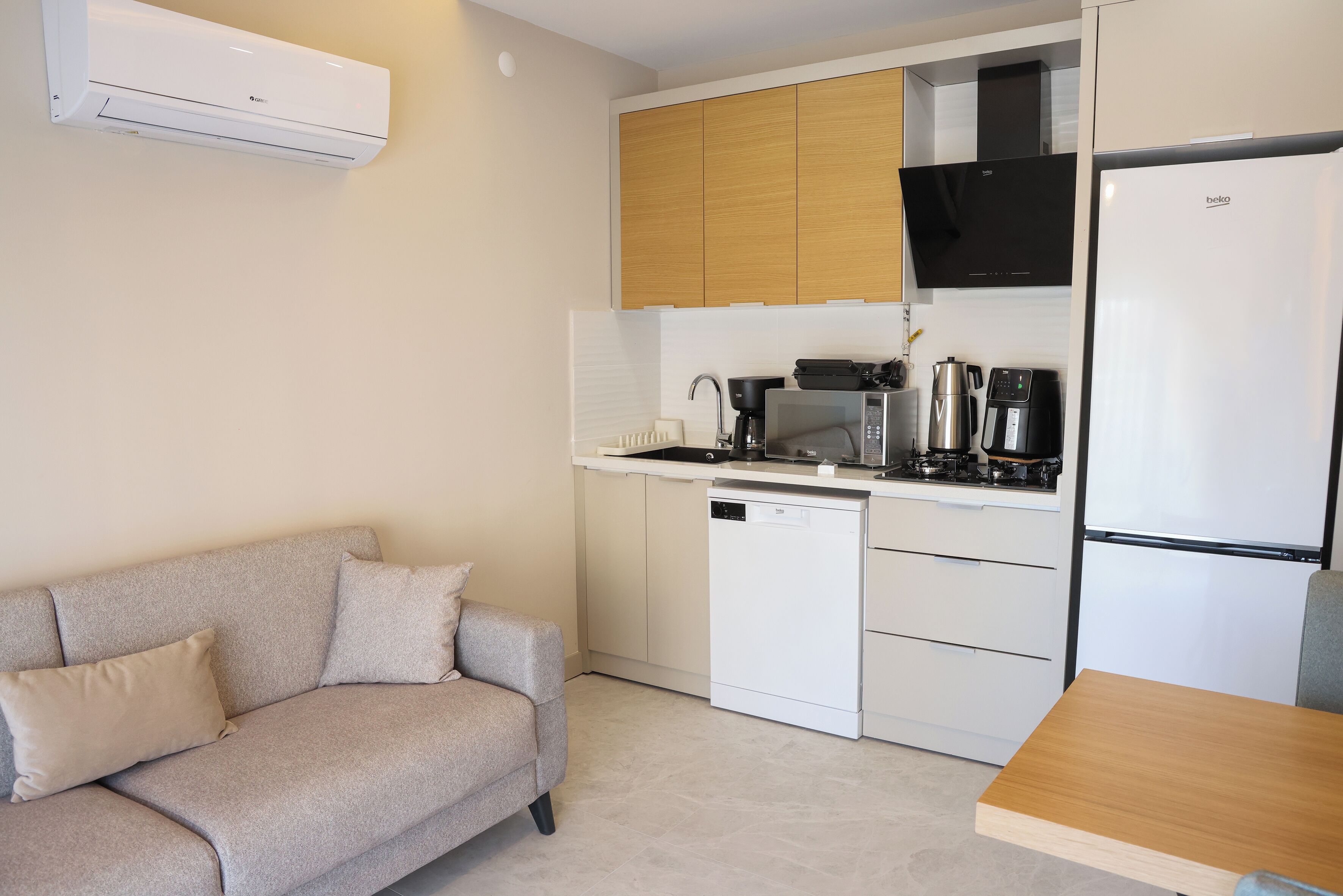 luxury condo, 1 double bed with sofa bed, hot tub, sea view | living area | 120-cm smart tv with satellite channels, tv