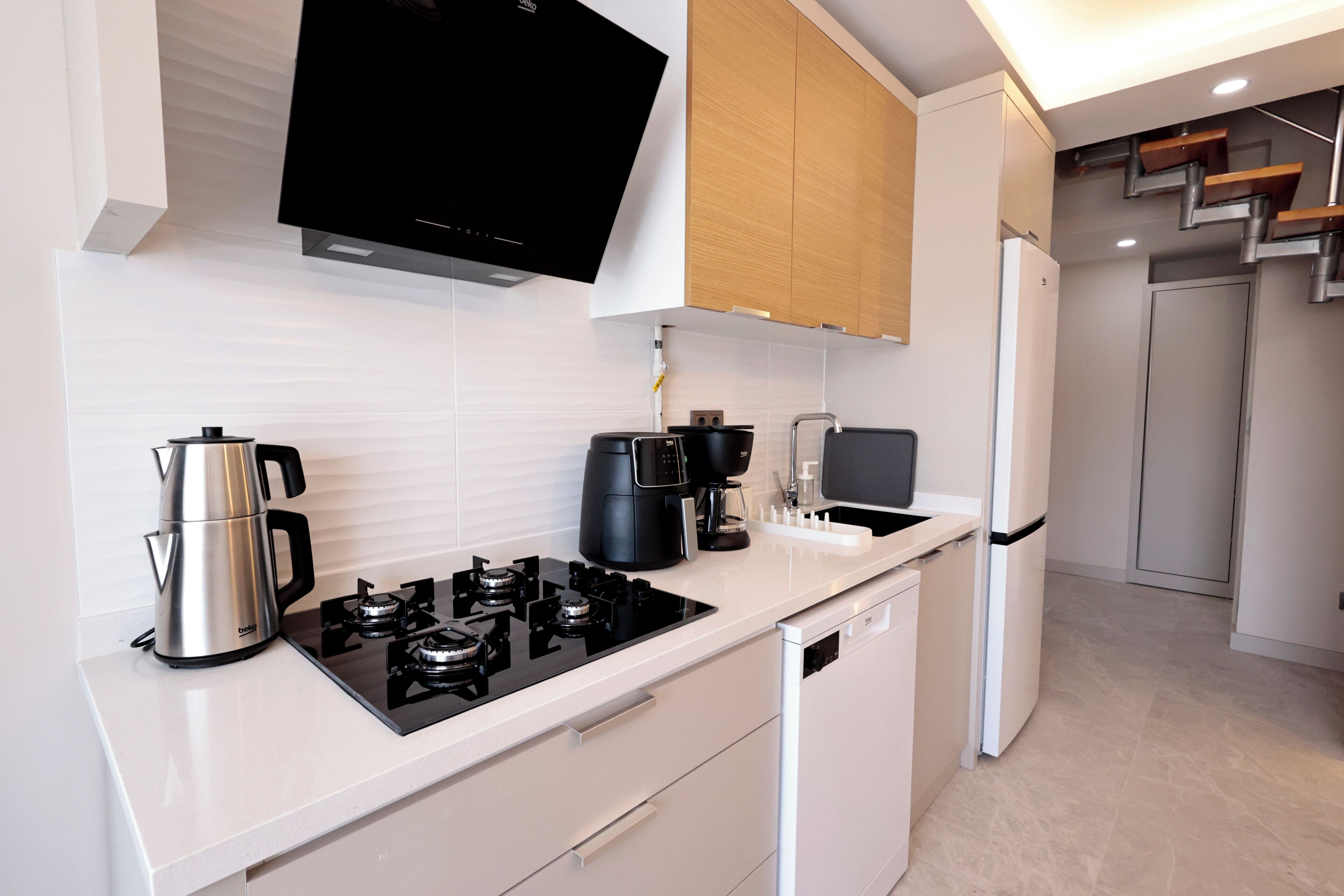 luxury duplex, multiple bedrooms, jetted tub, mountain view | private kitchen | full-sized fridge, microwave, oven, stovetop