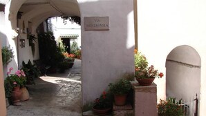 Unclassified image, 5 of 16, button - A due Passi da Levanto e Dalle Cinque Terre (Borghetto di Vara)