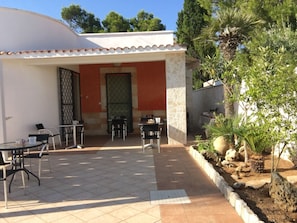 Chambre, 1 chambre, balcon, vue jardin | Enceinte de l’hébergement