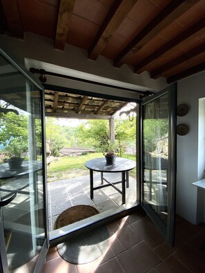 Chalet, 1 habitación, para fumadores, patio | Área de sala de estar