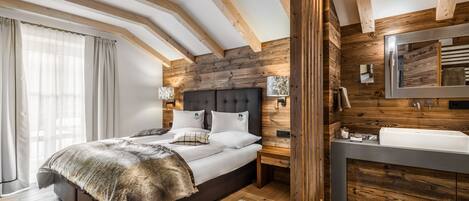 3 bedrooms, in-room safe, iron/ironing board, WiFi