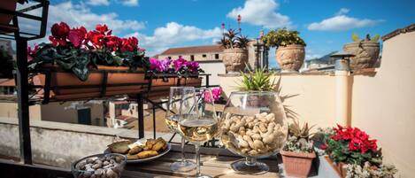 House, 3 Bedrooms, Balcony | Outdoor dining
