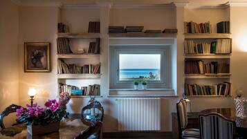 Casa, 3 quartos, sacada | Sala de estar