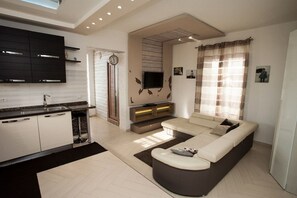 Zimmer, 1 Schlafzimmer, Balkon, Stadtblick | Innenbereich