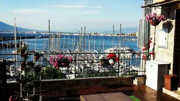 Zimmer, 1 Schlafzimmer, Balkon, Stadtblick | Jachthafen