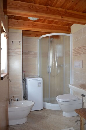 House, 1 Bedroom, Garden View | Bathroom - Villetta con Giardino e Panorama Incantevole (Villeneuve)