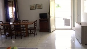 Villa, 2 Bedrooms, Balcony, Garden View | Dining - Punta Prosciutto Apartments To Rent is Only 100 Metres From the Beach (Porto Cesareo)