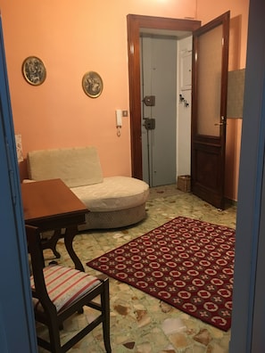Apartment, 2 Bedrooms, Balcony, City View | Interior