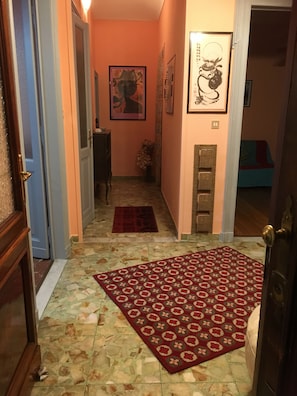 Apartment, 2 Bedrooms, Balcony, City View | Interior