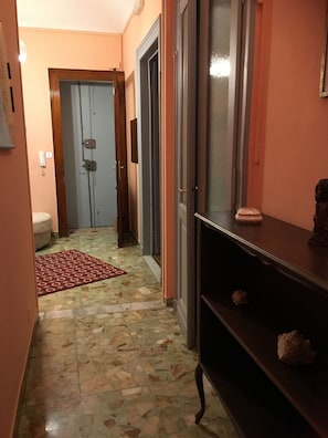 Apartment, 2 Bedrooms, Balcony, City View | Interior
