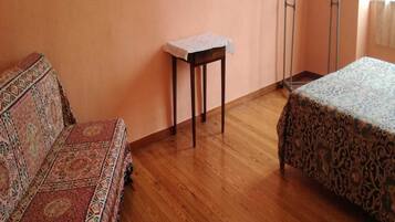 Apartamento, 2 quartos, sacada, vista para a cidade | 2 quartos, ferros/tábuas de passar roupa