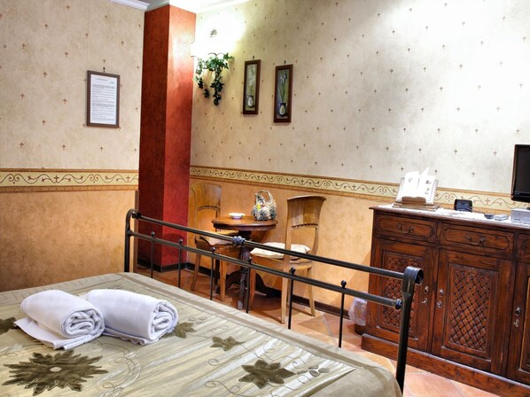 Room, 1 Bedroom | 1 bedroom, soundproofing, iron/ironing board - Dependance Naples City Centre (Naples)