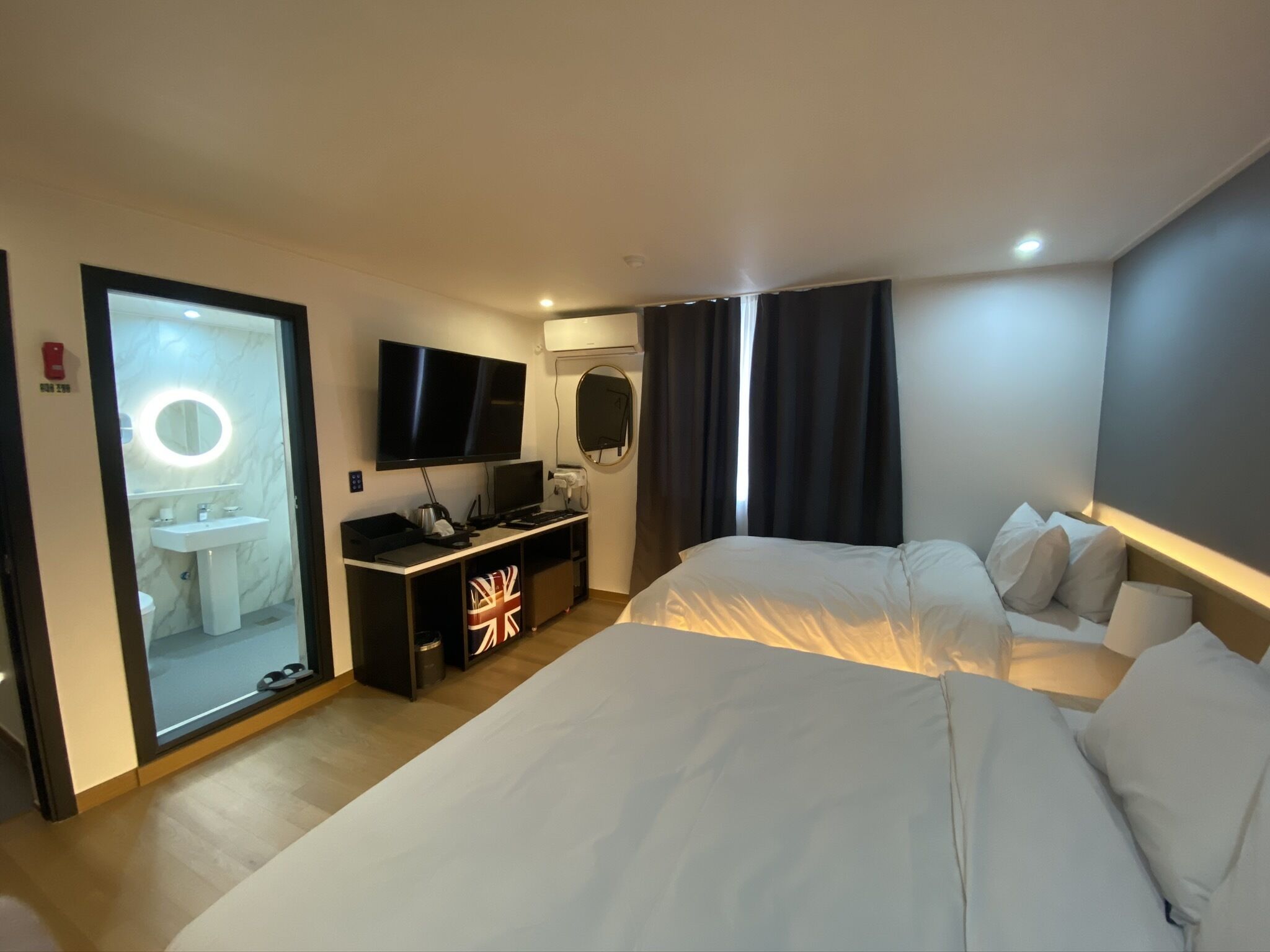 premium+ | down duvets, desk, laptop workspace, free wifi