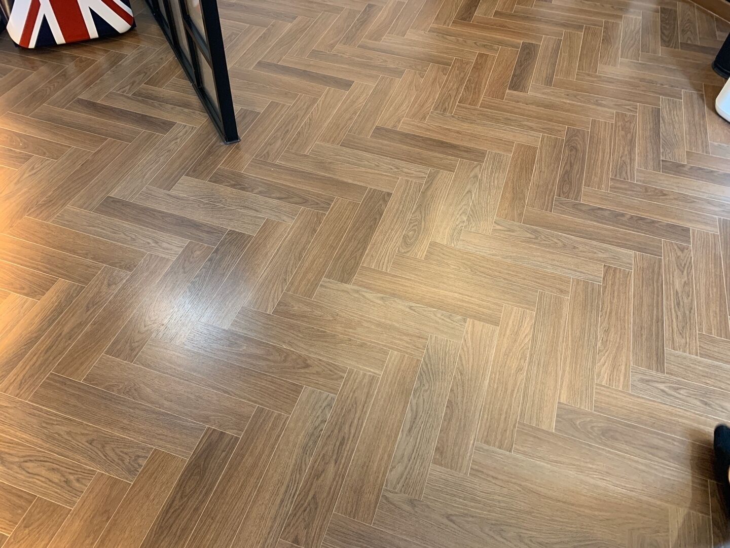 suite | living area | 55-inch smart tv with digital channels, tv, netflix