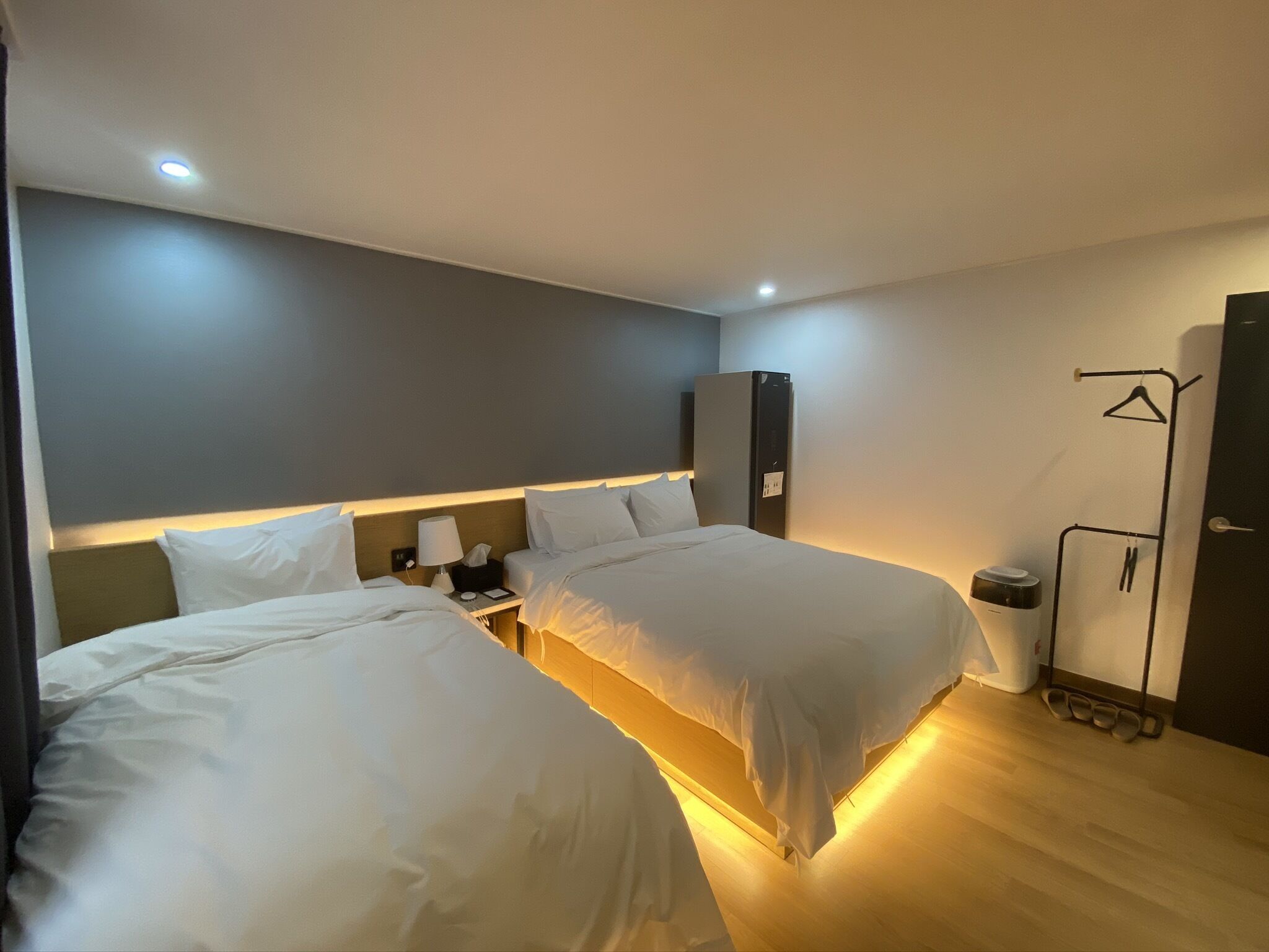 premium+ | down duvets, desk, laptop workspace, free wifi