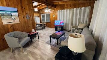 LCD-TV, Netflix, Hulu og strømmetjenester