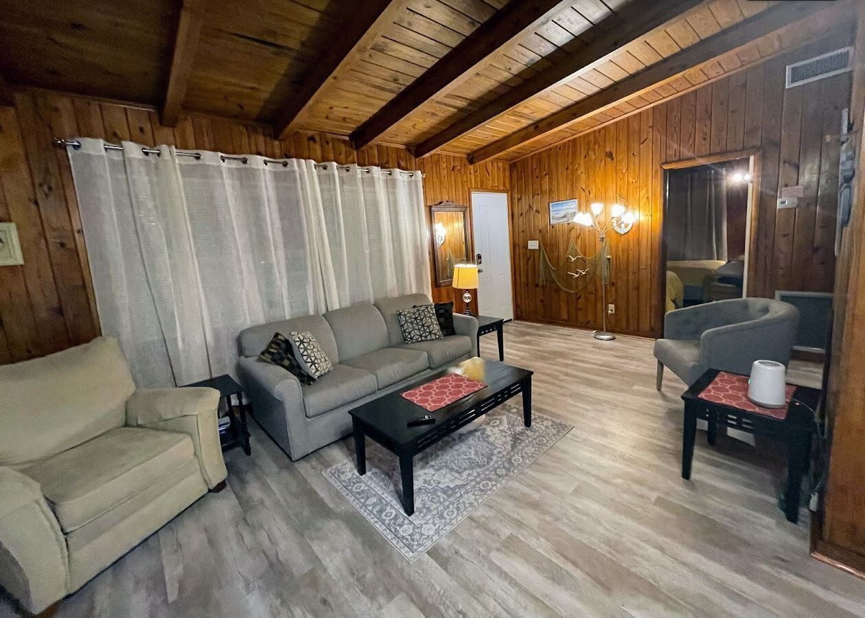 LCD TV, Netflix, Hulu, streaming services