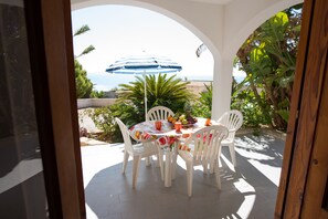 Balcony - Holiday Home for 5 People, 200 Meters From the sea and Free Wi-fi (Valderice)