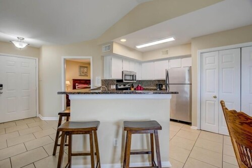 Colony Club D8 | 2BR Gulf Shores Condo | Central Location