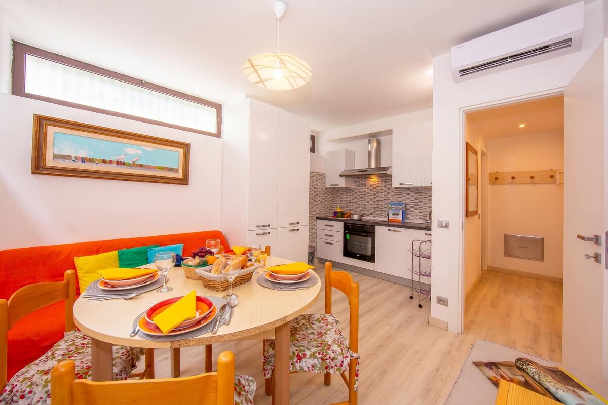 Family Apartment, 2 Bedrooms, Penyaman udara (Casa Angerin 1 - 100m from sea) | Tempat makan