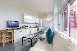 Appartement Familial, plusieurs lits, vue mer (Sunset Frame 1 few steps from sea) | 2 chambres, Wi-Fi, draps fournis