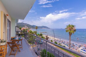 Family Apartment, Multiple Bedrooms, Sea Facing (Laigueglia Beach) | Property grounds