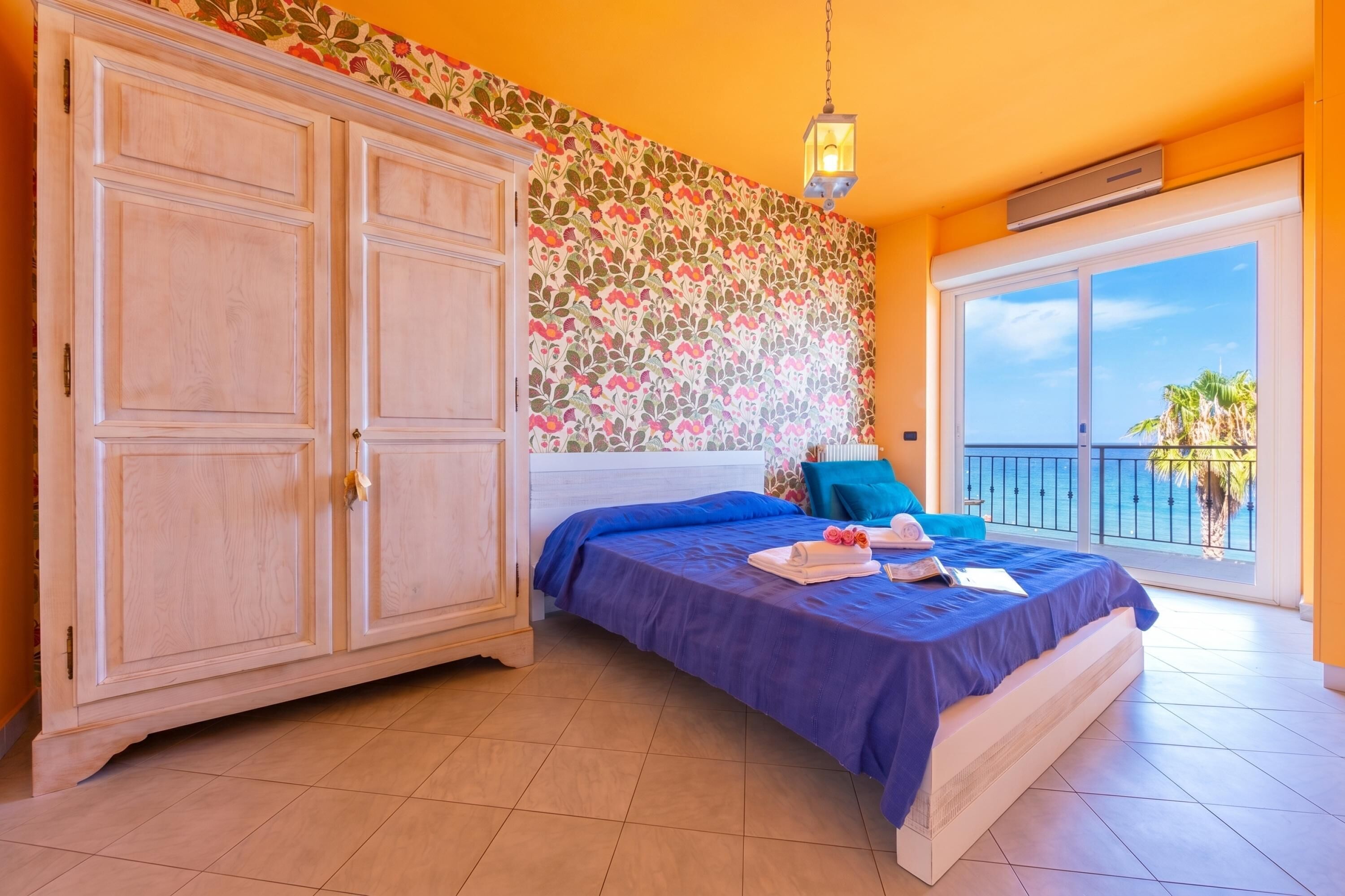 Appartement familial, plusieurs chambres, face à la mer (Laigueglia Beach) | 1 chambre, literie fournie