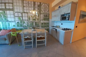 Departamento familiar, varias habitaciones, frente al mar (Laigueglia Beach) | Interior