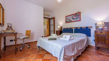 Appartement Familial, plusieurs chambres, 2 salles de bains (La Casetta Sull'Albero) | 3 chambres, espace de travail pour ordinateur portable, Wi-Fi gratuit