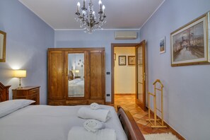 Family Apartment, Multiple Bedrooms, 2 Bathrooms (La Casetta Sull'Albero 900m from the) | 3 bedrooms, laptop workspace, free WiFi, bed sheets - La Casetta Sull'Albero child friendly (Albenga)