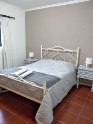 2 bedrooms, soundproofing, iron/ironing board, free WiFi - Grandma's House (Casa do Tapado) (Amarantes)