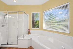 Ensemble douche/baignoire, serviettes fournies
