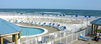 Sugar Beach 138: 1br/1ba beach side efficiency in Orange Beach, Sleeps 4
