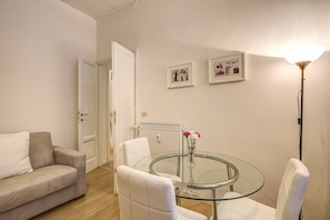 Apartment, 1 Bedroom, Balcony | Interior