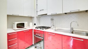 Apartment, 1 Bedroom, Refrigerator | Private kitchen - Azalea Colosseo 35 Euro For P (Rome)