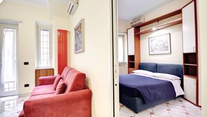 1 bedroom - Azalea Colosseo 35 Euro For P (Rome)