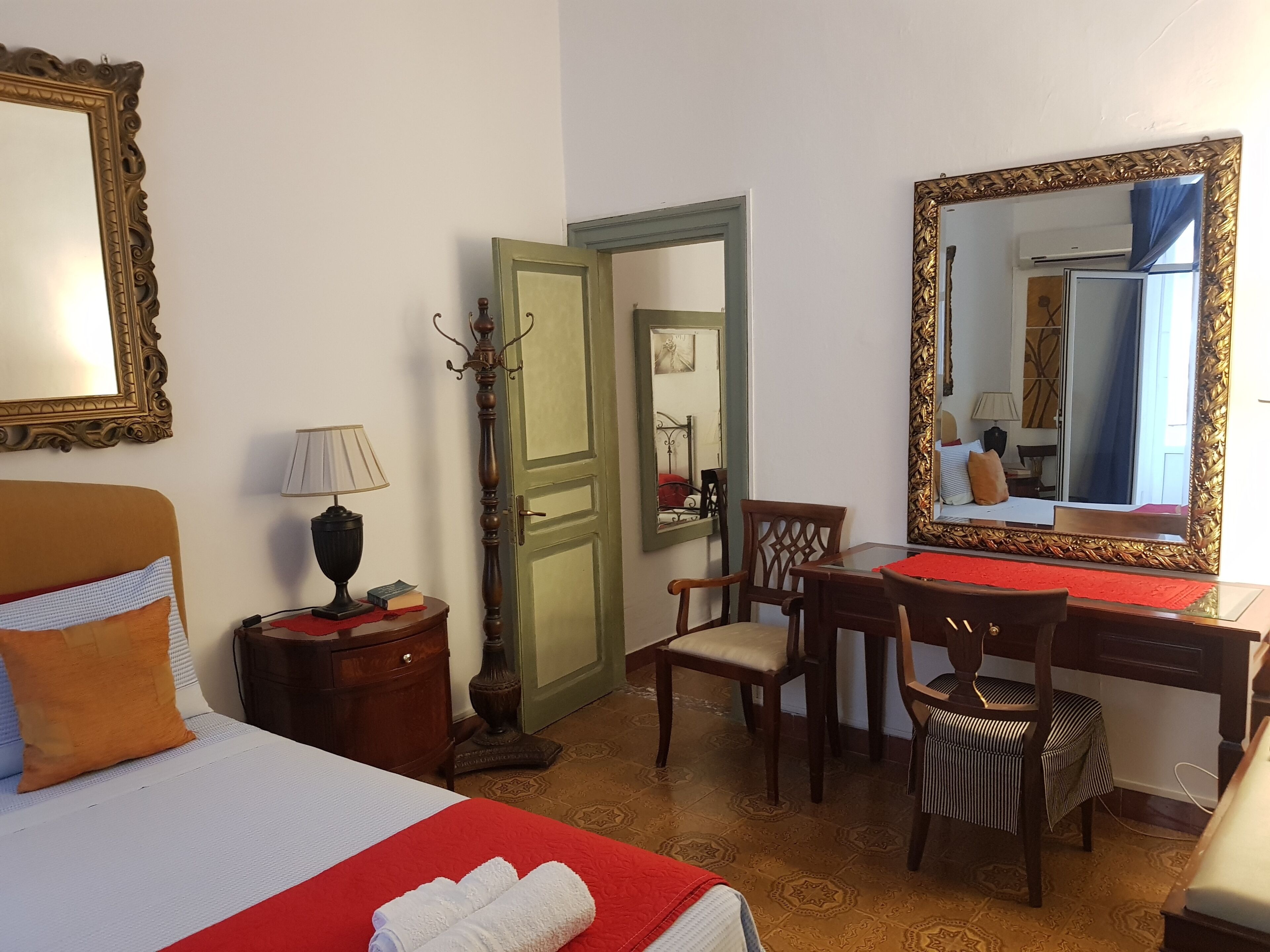 Apartamento, 3 quartos, sacada, vista para a cidade | 3 quartos, ferros/tábuas de passar roupa, roupa de cama