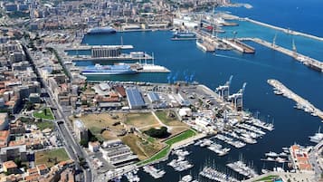Apartamento, 3 quartos, sacada, vista para a cidade | Marina